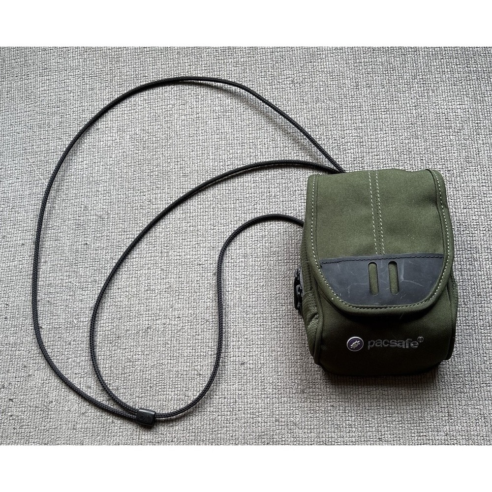 PACSAFE ‎ 50 Anti-Theft Digi Pouch Green Camera Bag Pockets Latch